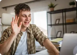 Estudiante asistiendo a una clase en línea