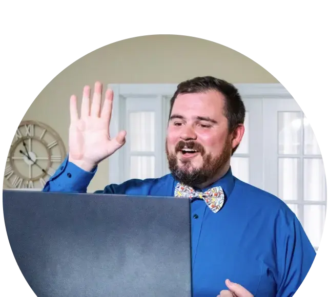 Profesor trabajando con su ordenador portátil
